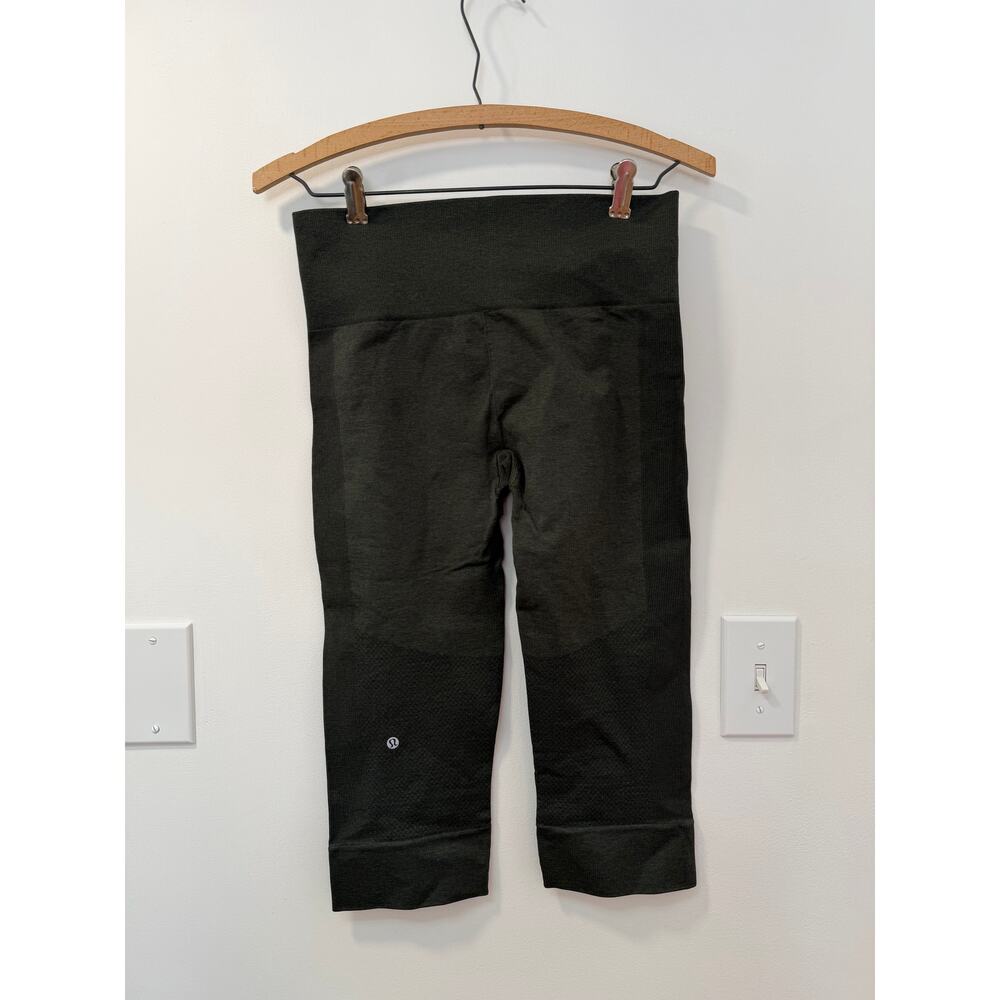 Lululemon Seamlessly Street Crop Heathered Gator Green Size 6